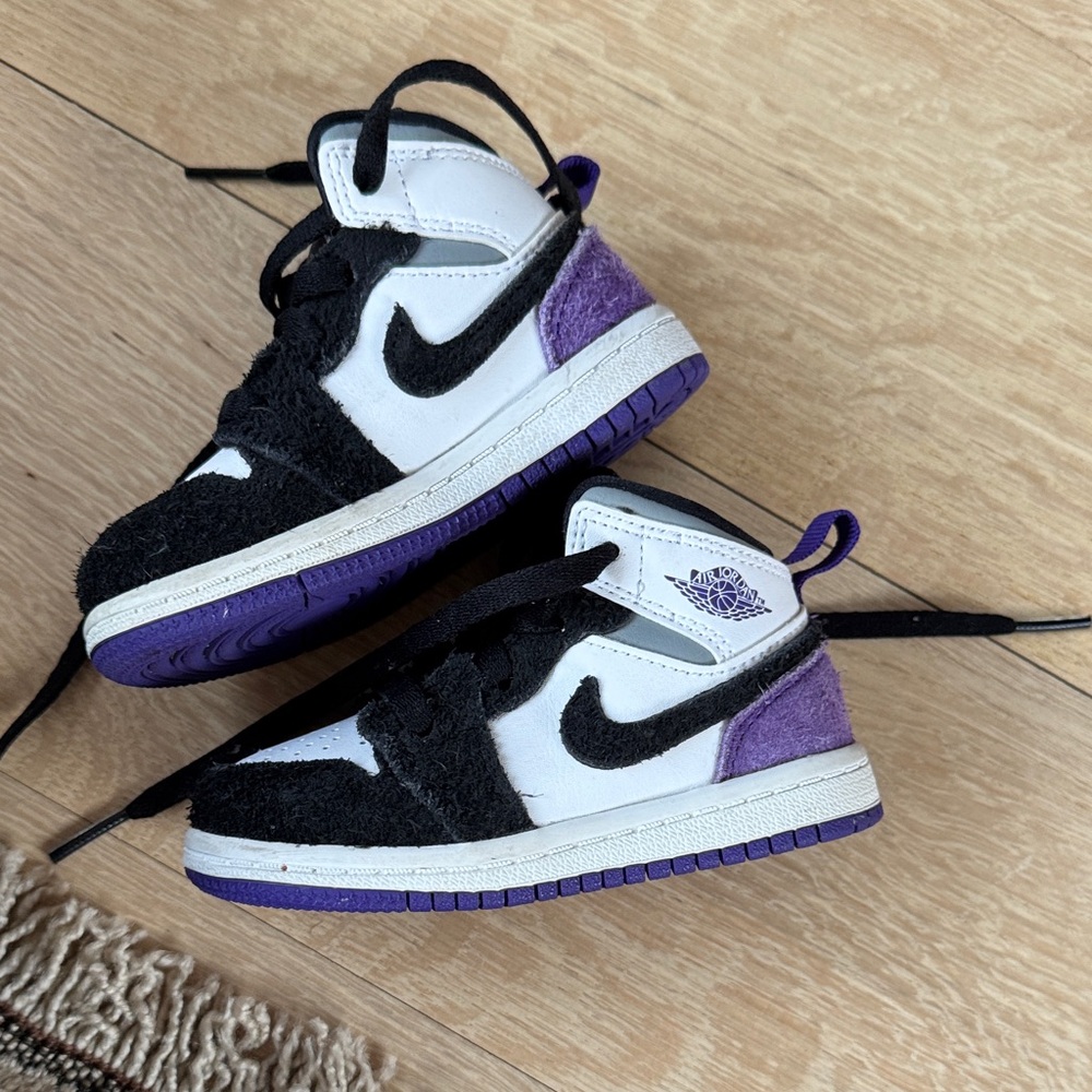 Nike baby Black and White Sneakers with Purple Details SZ 6c